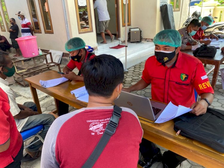 Tim Vaksinator Biddokkes Polda NTT dan Polres Manggarai Barat  Gelar Pelayanan Vaksinasi Dosis I dan II Bagi Masyarakat