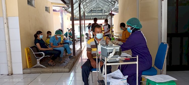 Terus Tingkatkan Herd Immunity, RSB Titus Uly Kupang Beri Layani Vaksinasi Bagi Masyarakat Kota Kupang