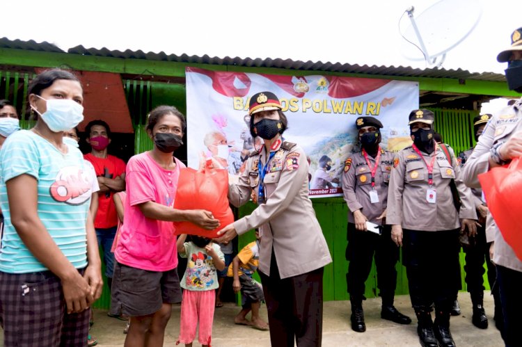 Kegiatan IAWP di Labuan Bajo, Polwan RI Sempatkan Kunjungi Panti Asuhan Beri Bantuan Sosial