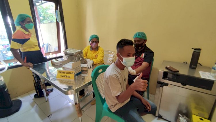 Biddokkes Polda NTT Gencarkan Pelayanan Percepatan Vaksinasi Bagi Masyarakat Kota Kupang