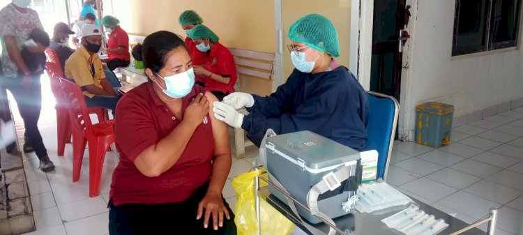 Percepatan Herd Immunity Bagi Masyarakat, RSB Titus Uly Kupang Terus Optimalkan Pelayanan Vaksinasi Covid-19