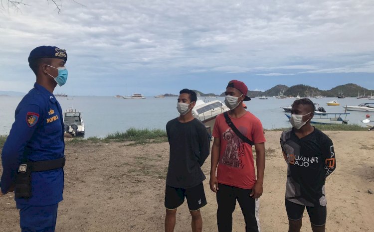 Sambangi Wilayah Pesisir Mabar, Personel Ditpolairud Polda NTT Imbau Warga Untuk Selalu Jaga Kebersihan Pantai