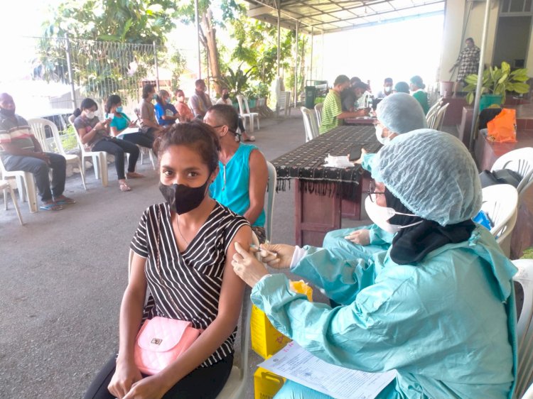 Percepatan Vaksinasi Nasional, Tim Vaksinator RSB Titus Uly Kupang Beri Pelayanan di GMIT Maranatha Oebufu