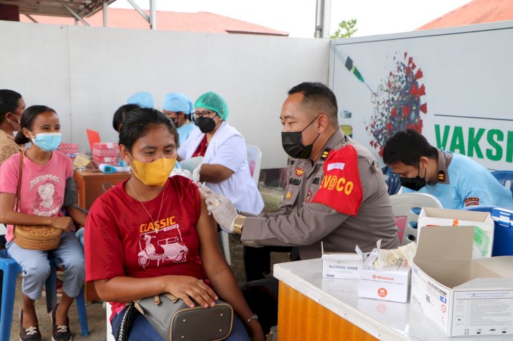 Vaksinasi Serentak Indonesia, Kapolda NTT: Dua Kabupaten di Wilayah NTT Telah Mencapai Target 70 Persen Vaksinasi