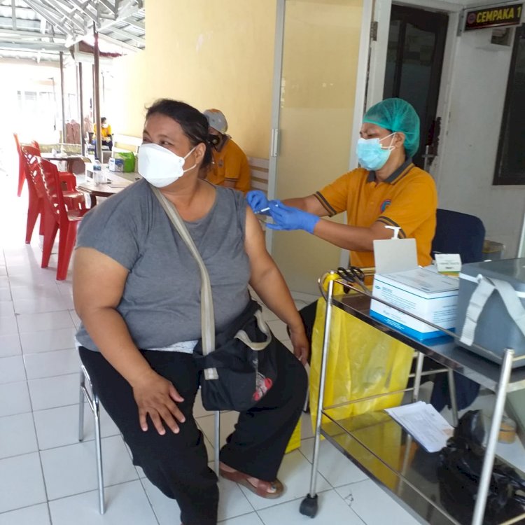 Dukung Program Vaksinasi, Rumah Sakit Titus Uly Kupang Rutin Berikan Pelayanan Vaksinasi Tahap I dan II
