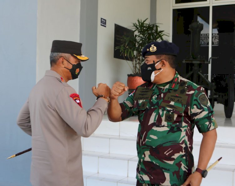 Silaturahmi ke Danlantamal VII Kupang, Kapolda NTT Minta Terus Tingkatkan Sinergitas TNI dan Polri