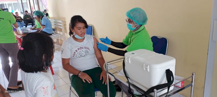 Dukung Program Pemerintah, Tim Vaksinator RS Bhayangkara Kupang Terus Beri Layanan Vaksin Bagi Masyarakat