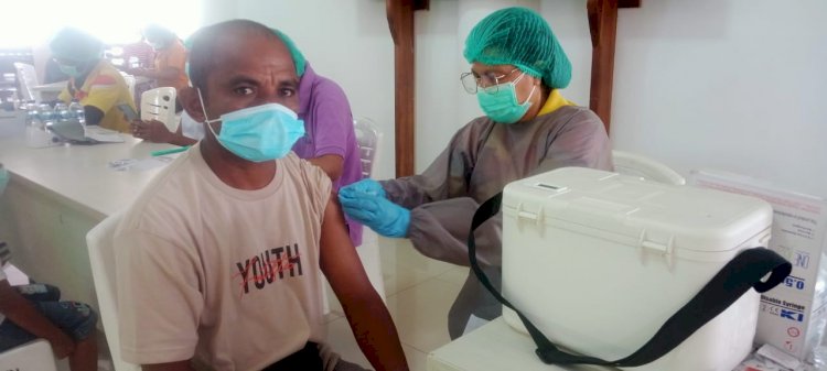 Beri Pelayanan Vaksin di GMIT Moria Liliba, RSB Titus Uly Kupang Terus Tingkatkan Herd Immunity Bagi Masyarakat