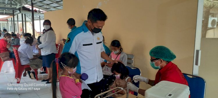 RS Bhayangkara Titus Uly Kupang Berikan Pelayanan Vaksinasi kepada Anak-Anak Hingga Lansia