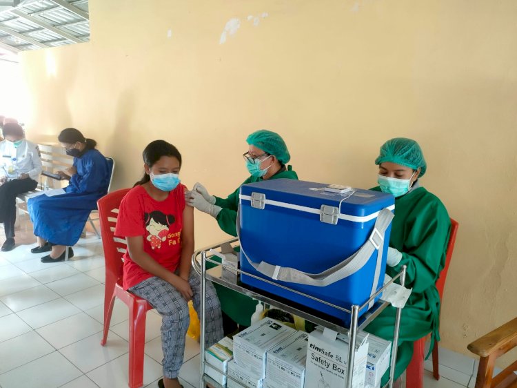 Puluhan Masyarakat Ikut Vaksinasi Covid-19 Mulai Dari Tahap I Hingga Tahap III di RS Bhayangkara Kupang