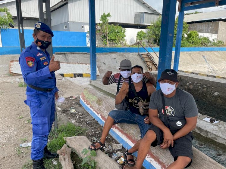 Personel Ditpolairud Polda NTT Imbau Warga Kota Kupang Untuk Tidak Panik Dalam Menghadapi Penyebaran Virus Omicron