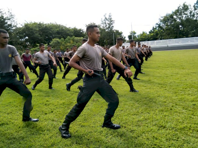 Tingkatkan Kemampuan Fisik, Ratusan Bintara Remaja Ditsamapta Polda NTT Latih Beladiri Polri