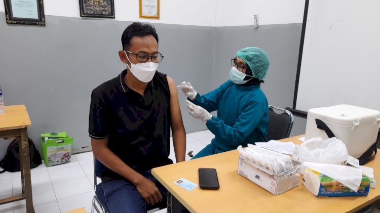 Tingkatkan Pelayanan Bagi Masyarakat, RS Bhayangkara Gelar Percepatan Vaksinasi Pfizer di Hipermart