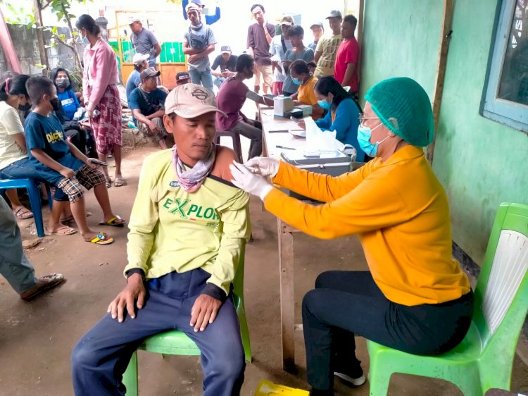 Percepat Penanganan Covid-19, RS Bhayangkara Gelar Vaksinasi di Kecamatan Alak