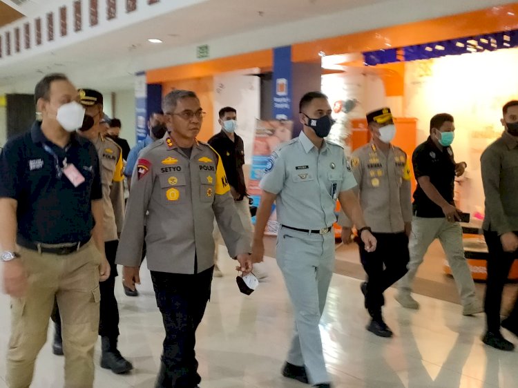 Kapolda NTT Tinjau Pos Terpadu Ops Ketupat dan Aktifitas Penumpang di Bandara El Tari Kupang