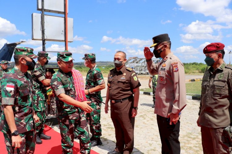 Tiba di Kupang, Kasad Jenderal TNI Dudung Abdurachman Disambut Wakapolda NTT bersama Forkopimda