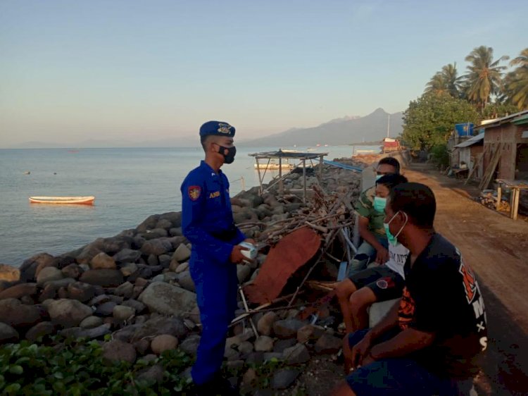 Jaga Kamtibmas di Daerah Pesisir, Personel Ditpolairud Polda NTT Beri Imbau Humanis kepada Nelayan Sumba Timur