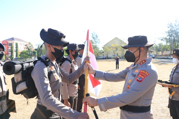 Upacara Pembaretan Perwira dan Bintara Remaja Ditsamapta, Kapolda NTT : Tradisi ini Merupakan Titik Awal pelaksanan Tugas Kedepan yang Lebih Baik