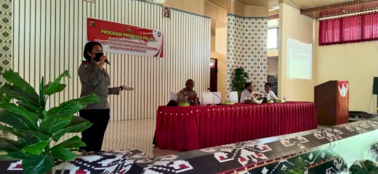 Sambangi Pelajar SMK Negeri 1 Kupang, Personel Ditbinmas Polda NTT Beri Penyuluhan tentang Pencegahan Paham Intoleransi, Radikalisme dan Terorisme