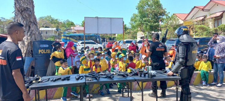 Polisi Sahabat Anak, Satbrimobda Polda NTT Terima Kunjungan TK AISYAH 3 Kota Kupang