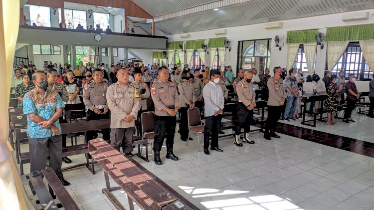 Tragedi di Stadion Kanjuruhan Malang, Polres Ende Bersama Umat Kristiani Doa Bersama di Sejumlah Gereja