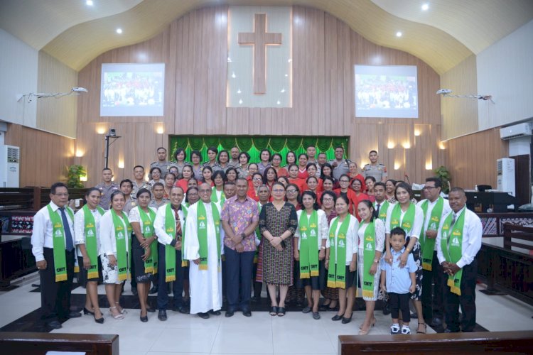 Safari Minggu Kasih, Kapolda NTT Beribadah dengan Jemaat GMIT Pniel Oebobo Kota Kupang