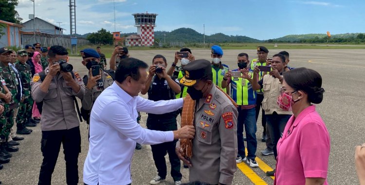 Tiba di Perbatasan RI-RDTL, Kapolda dan Ketua Bhayangkari Daerah NTT Disambut Hangat Forkopimda Belu