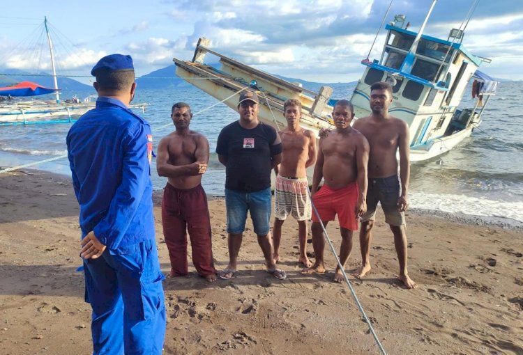 Cegah Ilegal Fishing, Personel Ditpolairud Polda NTT Beri Edukasi Kamtibmas di Pesisir Flotim