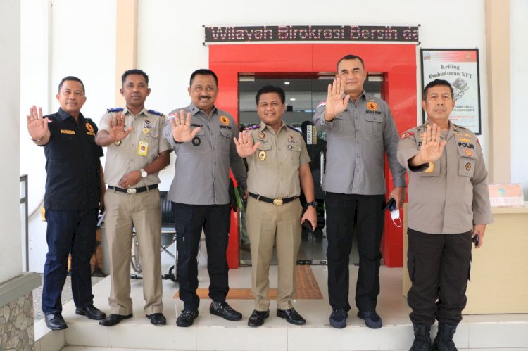 Irwasda Polda NTT Dampingi Satgas Saber Pungli Pusat Tinjau Pelayanan Publik di Kota Kupang