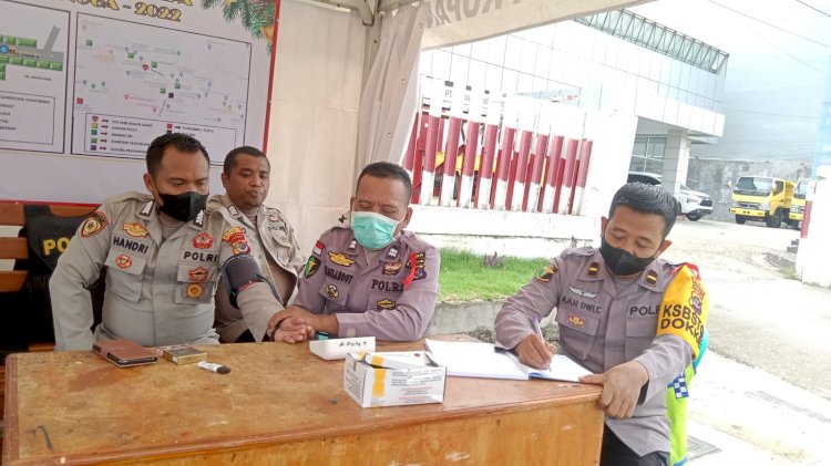 Dukung Pelaksanaan Tugas, Tim Biddokkes Polda NTT  Cek Kesehatan Personel Pos Pam Ops Lilin Turangga