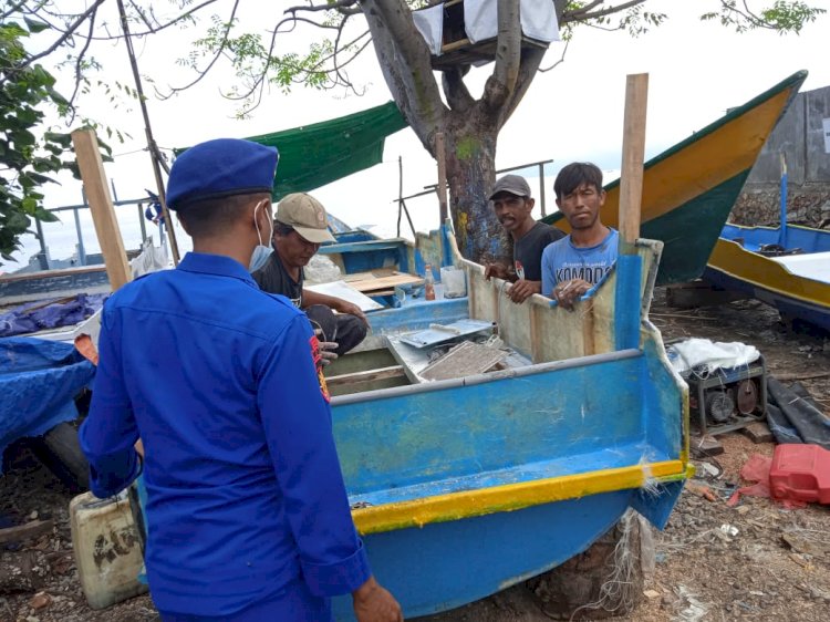 Cegah Gangguan Kamtibmas di Daerah Pesisir Flotim, Personel Ditpolairud Polda NTT Optimalkan Patroli Dialogis