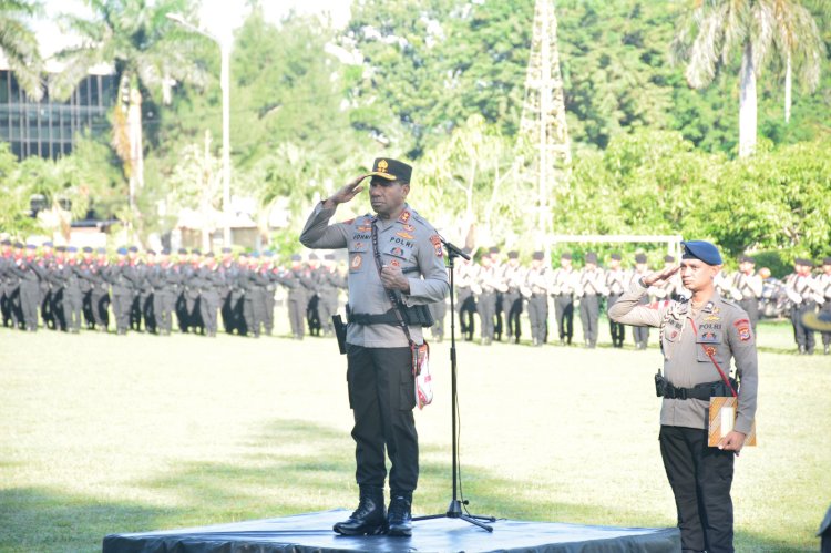 Tingkatkan Semangat Pengabdian Dalam Rangka Disiplin, Patriotisme dan Jiwa korsa, Kapolda NTT Pimpin Upacara Bendera Bulanan