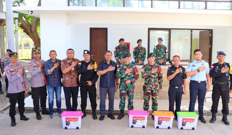 Apresiasi dan Dukungan, Kapolda NTT Beri Bingkisan kepada Anggota TNI-Polri di Batas RI-RDTL