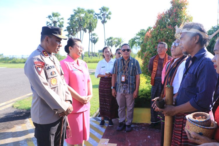 Kapolda NTT dan Ketua Bhayangkari Daerah Kunjungan Kerja di Kabupaten Lembata