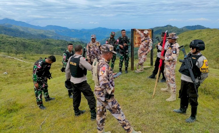 Jaga Batas Negara, Polsubsektor Lakmaras Polres Belu bersama TNI dan UPF Timor Leste Gelar Patroli