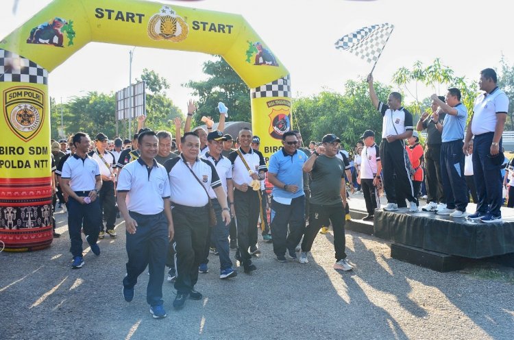 Sambut Hari Bhayangkara ke-77 Sekaligus Perkuat Sinergitas, Polda NTT Gelar Olahraga Bersama TNI Polri
