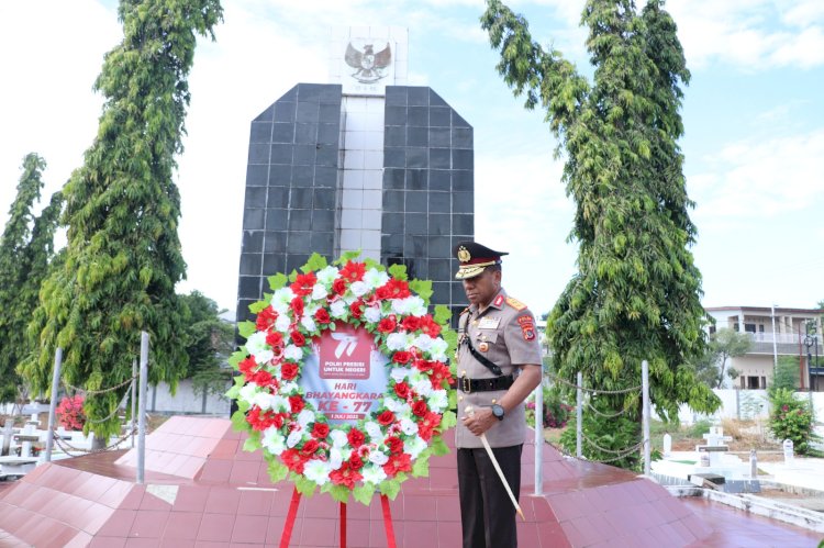 Peringati Hari Bhayangkara ke-77, Polda NTT Gelar Ziarah Rombongan dan Upacara Tabur Bunga di TMP Darmaloka Kupang