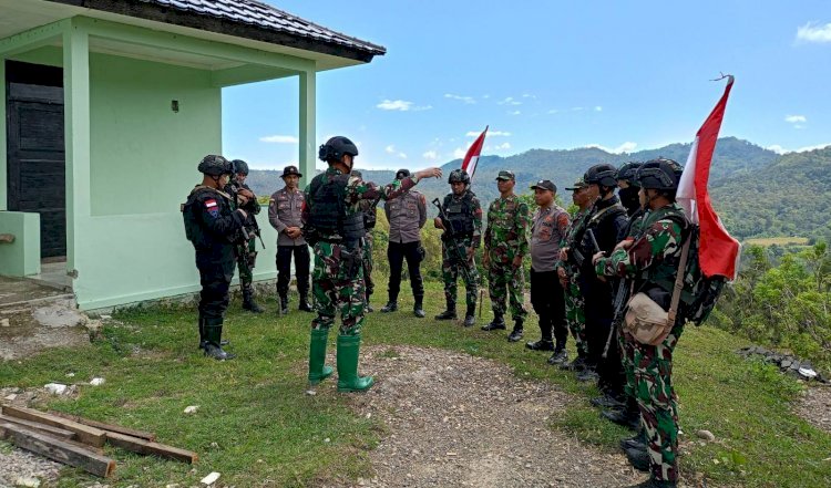 Sinergi untuk Negeri, Polres Belu Bersama Brimob dan TNI di Laktutus Kompak Patroli Jalan Kaki Jamin Keamanan di Perbatasan RI-RDTL