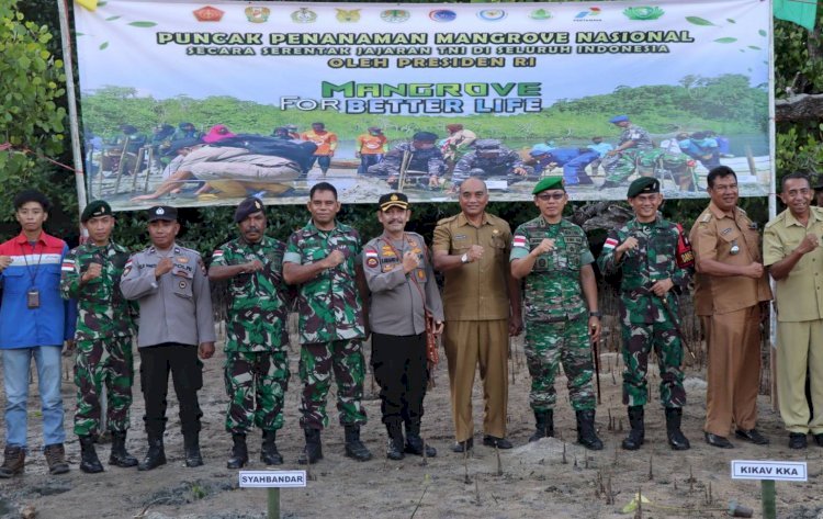 Polres Belu Bersinergi dengan TNI dan Pemerintah Tanam Mangrove di Pesisir Pantai Raikatar