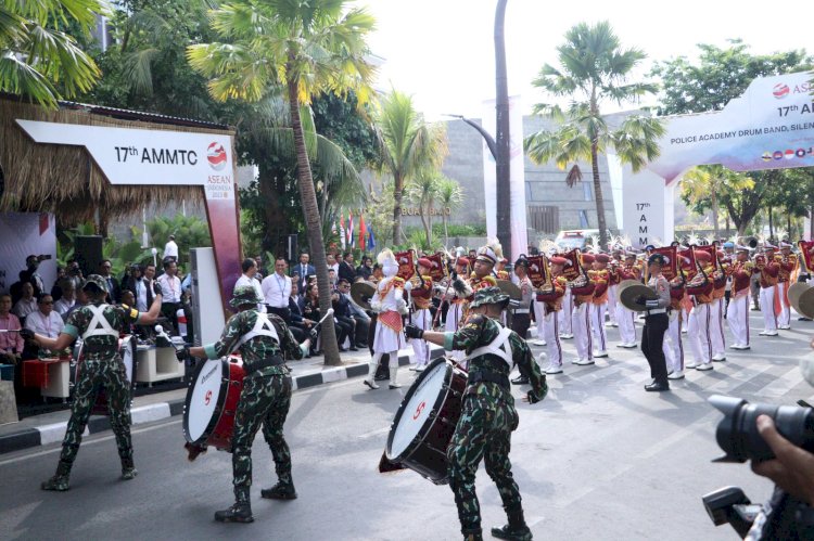 Meriah, Parade Pembukaan AMMTC ke-17 di Labuan Bajo Membuat Semua Terpesona