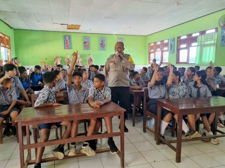 Sosialisasi Pencegahan Intoleransi dan Radikalisme: Ditbinmas Polda NTT Sambangi SMP Negeri 13 Kupang