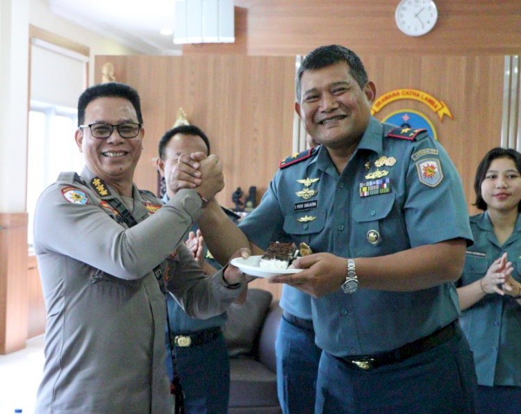 Jajaran Polda NTT Berikan Kejutan Istimewa untuk HUT ke-78 TNI AL