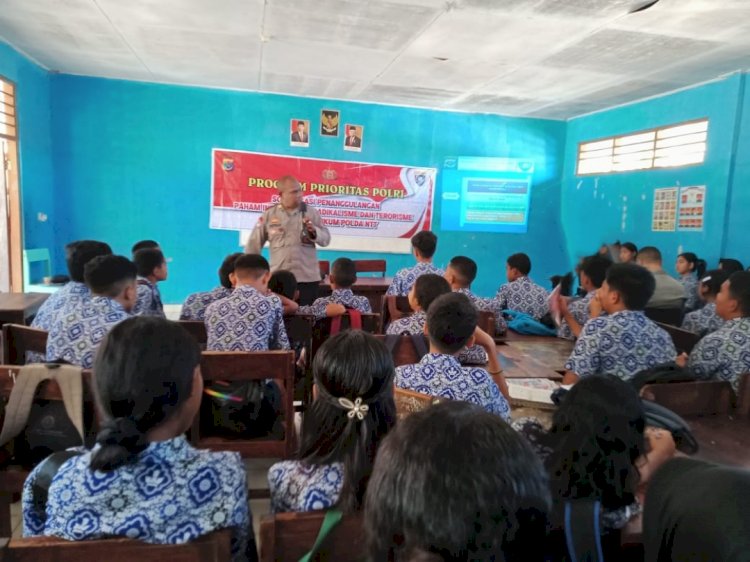 Ajarkan pentingnya Mencegah Intoleransi dan Radikalisme, Anggota Ditbinmas Polda NTT Sambangi SMP N 09 Kupang