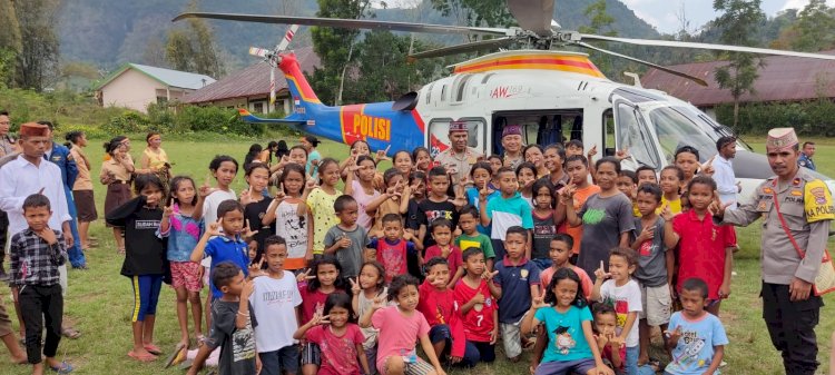 Kunjungi Desa Tengku, Kapolda NTT Bersama Rombongan Disambut Hangat Masyarakat