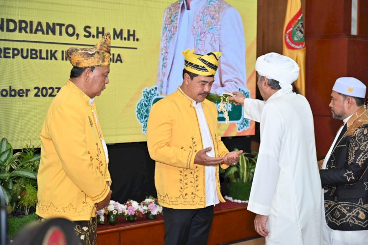 Penganugerahan Wakapolri Komjen Pol Agus Andrianto Sebagai Warga Kehormatan Kerukunan Bubuhan Banjar (KBB)