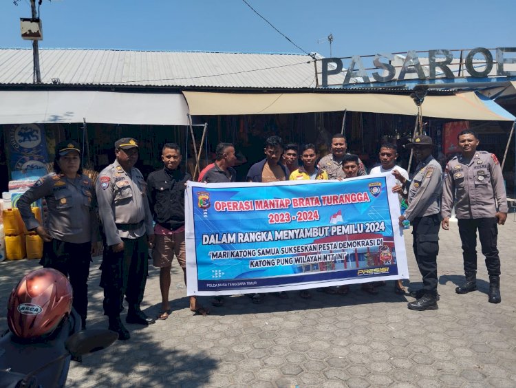 Personel Subsatgas Binmas Gencar Sosialisasi Kamtibmas Selama Operasi Mantap Brata 2023/2024 di Kota Kupang