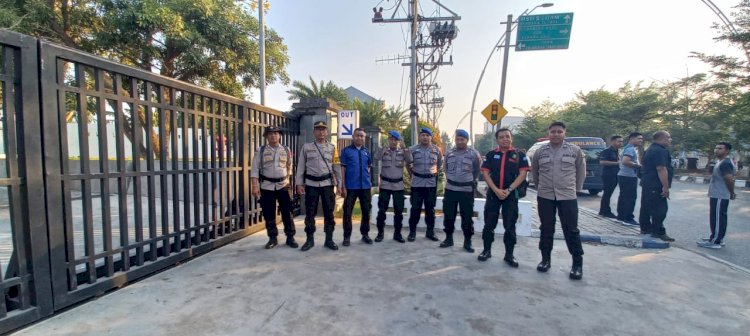 Personel Operasi Mantap Brata (OMB) Turangga 2023/2024 Melaksanakan Pengamanan CFD di Kota Kupang