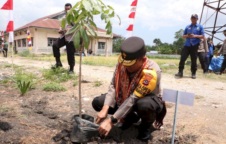 Wakapolda NTT Pimpin Gerakan Menanam Sepuluh Juta Pohon di SMKN 1 Kabupaten Kupang