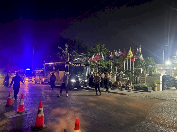 Tim Gabungan OMB Lakukan Patroli Dialogis Cipta Kondisi Jaga Kamtibmas Menjelang Pemilu di Kota Kupang