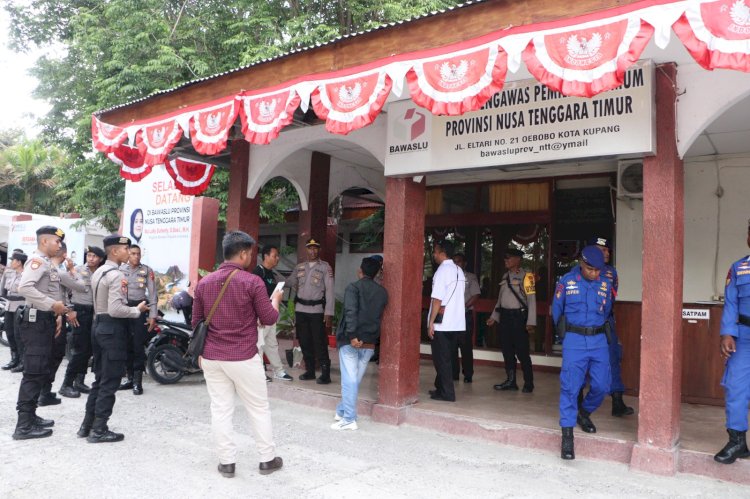 Personel Operasi Mantap Brata Turangga Awasi Kota Kupang dengan Menggelar Kegiatan Patroli